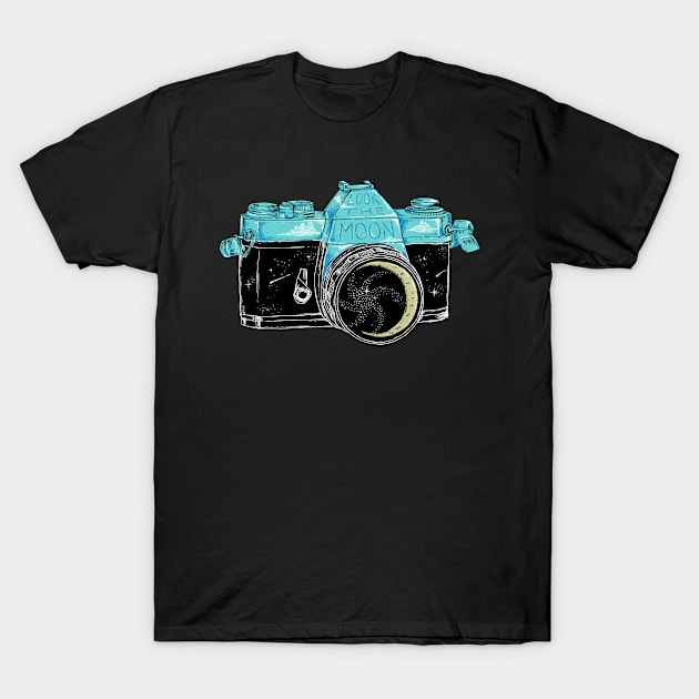 look the moon T-Shirt by alan.maia